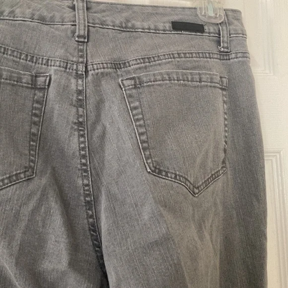 jones new york straight leg jeans - Picture 13 of 16